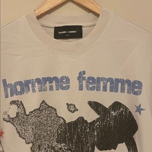 Homme Femme Short Sleeve Graphic Tee in Cream with Blue Print